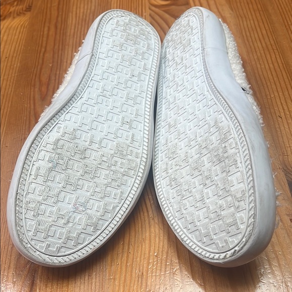 Tommy Hilfiger White and Blue Sherpa Slippers/shoes - Picture 10 of 10